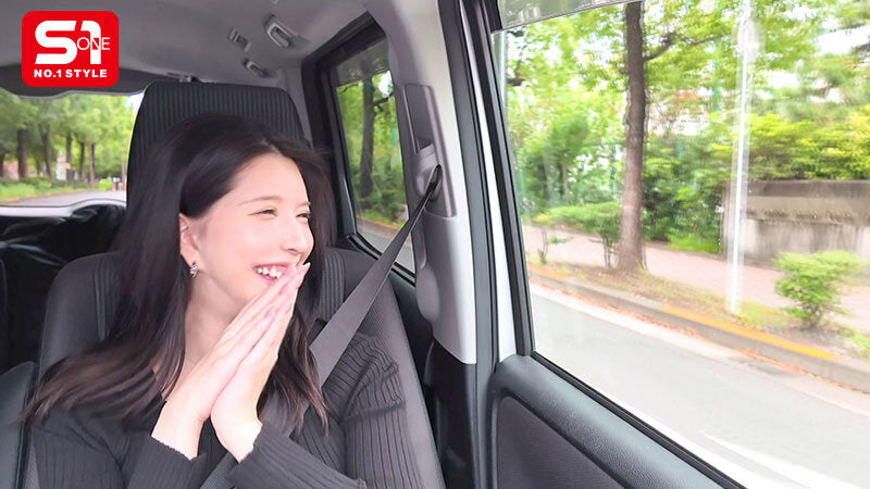 hikaru nagi aka asuka jav actress busty adult movie sone-702 dvd blu-ray nsfw asian japanese erotic film sitting in a car smiling screenshot pic